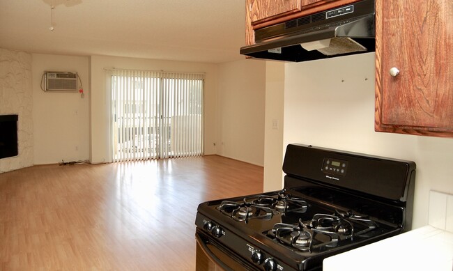 Foto del edificio - 3702 Jasmine Ave