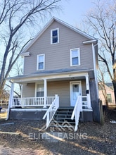 Building Photo - 435 SW Western Ave