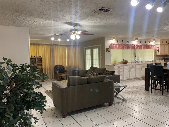 Building Photo - 10415 Tenneco Dr