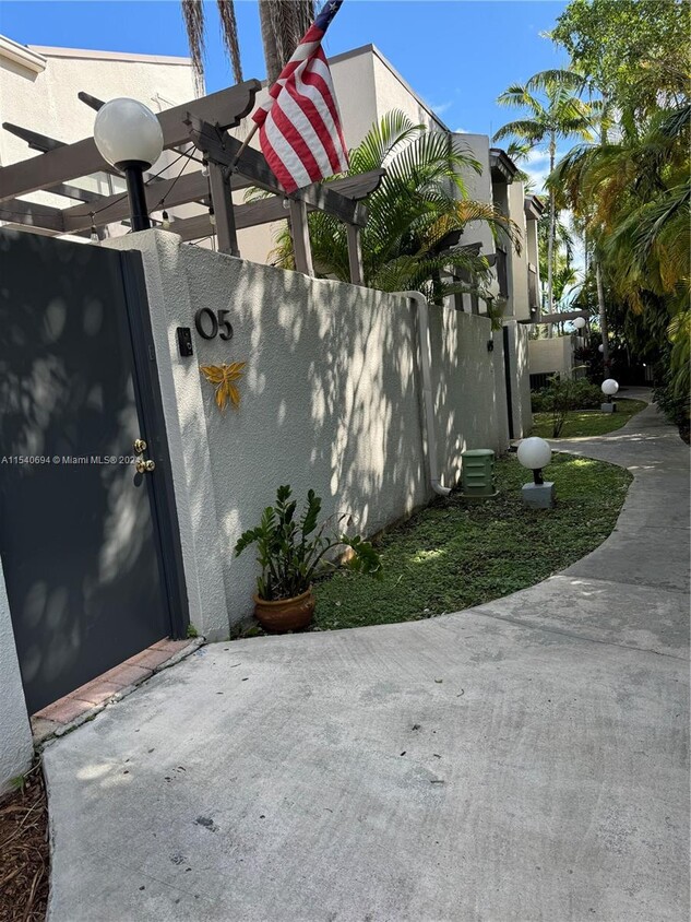 Foto principal - 4702 SW 67th Ave
