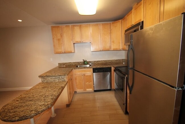Foto del edificio - Lovely 1 Bedroom/1 Bathroom West Petaluma Condo Available Now