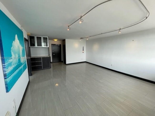 Foto del edificio - 5313 Collins Ave