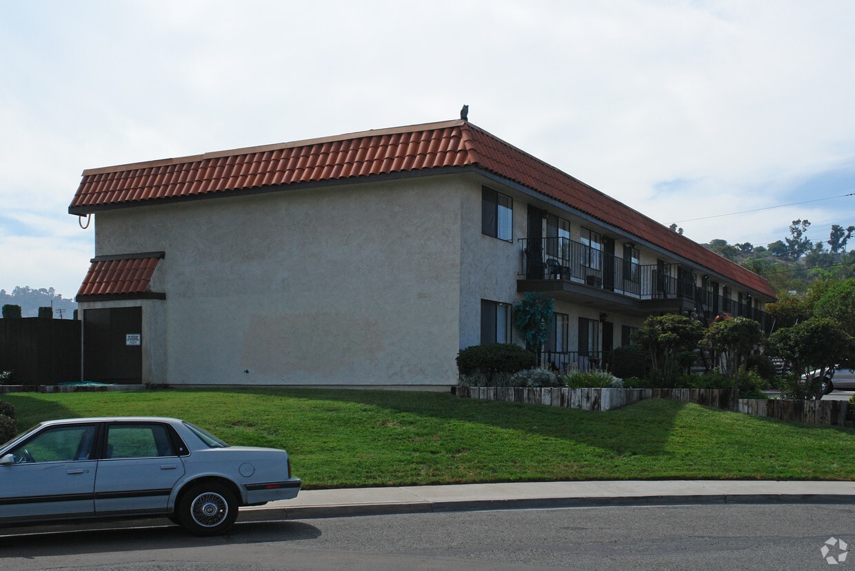 Primary Photo - 628 Millar Ave