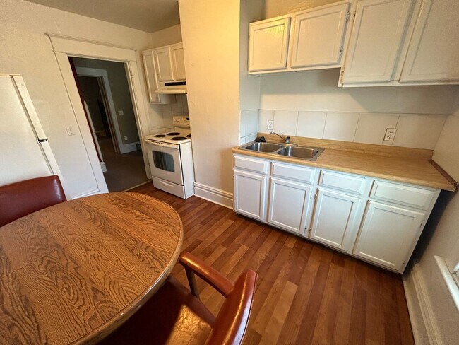 Building Photo - 6 bed 3 bath House Near Gonzaga - Availabl...
