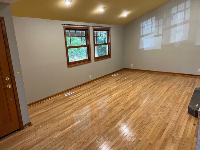 Building Photo - 6712 Sierra Dr SE