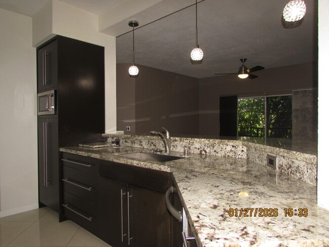 Building Photo - 350 Crestwood Cir