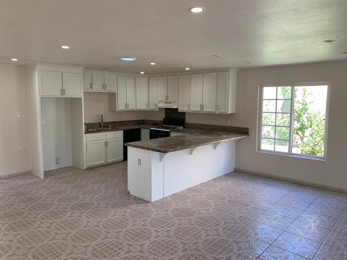 Building Photo - 2378 Montcliff Rd