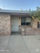 Building Photo - 2820 E Glen Dr