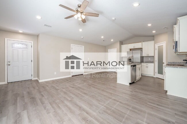 Building Photo - 412 N Georgie Ave