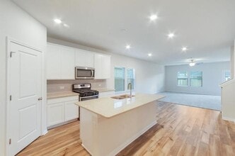 Building Photo - 14317 Heartland Dr