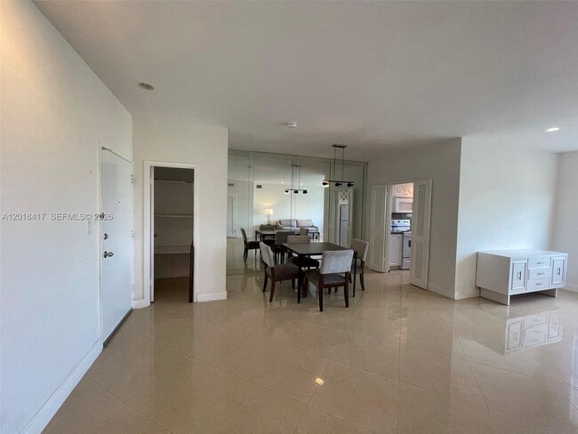 Building Photo - 4747 Collins Ave
