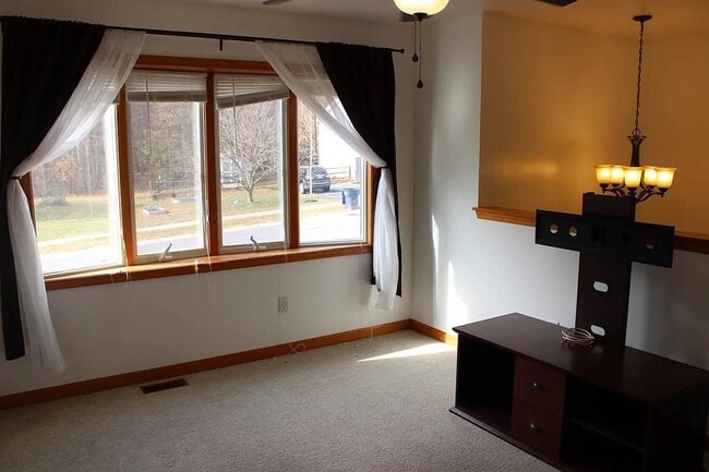 Foto del edificio - 35 Catalpa Dr