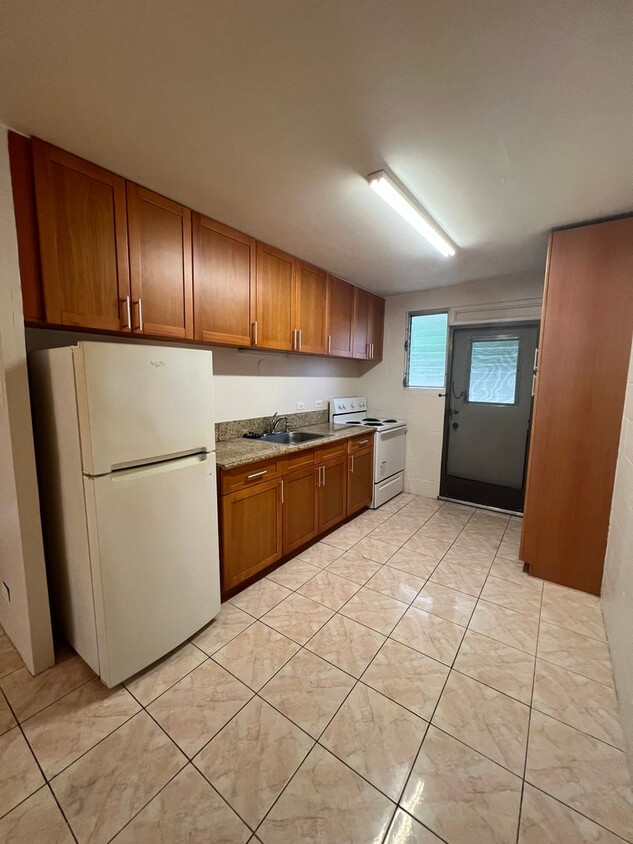 Foto principal - 2 bedroom, 1 bath, 1 parking in Makiki!