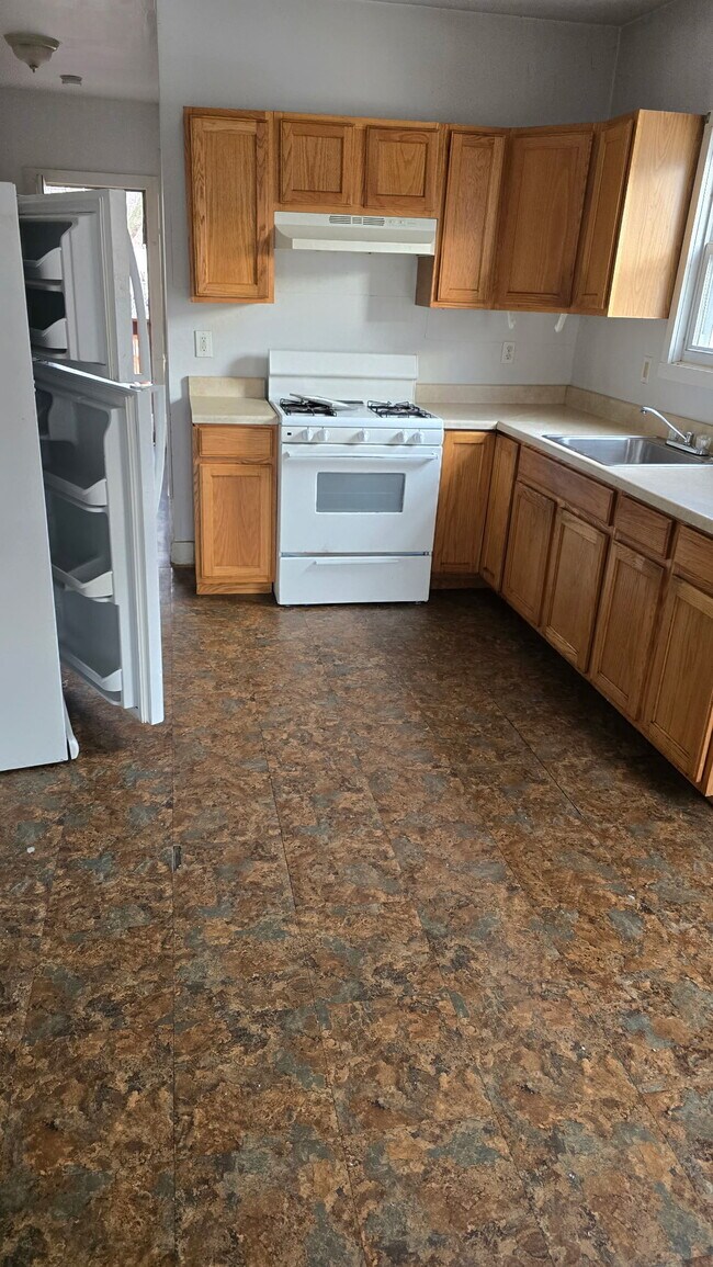 Building Photo - 13 Saltonstall Ave