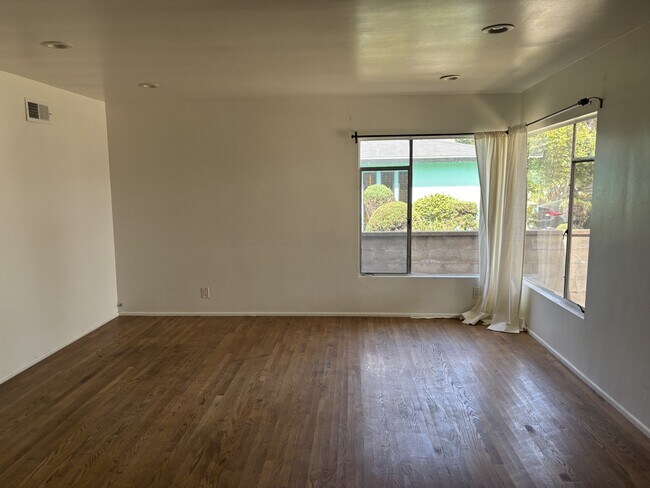 Foto del edificio - 366 E Hillsdale St
