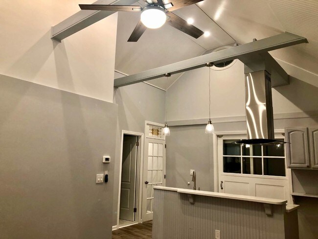 Building Photo - 48 Cassilis Ave