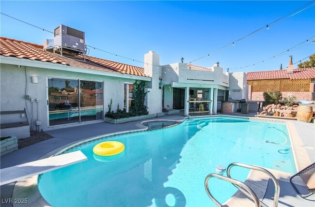 Building Photo - 5086 Cartaro Dr
