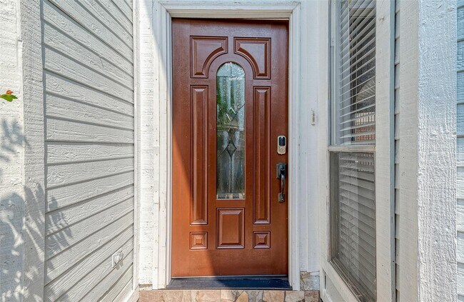 Foto del edificio - 9310 Corner Oaks Ln