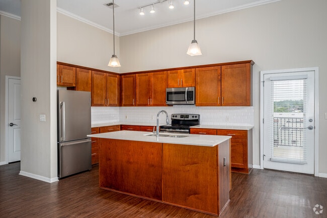 2BR, 2BA - 1,366SF - Kitchen - Oaks Centropolis Apartments
