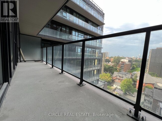 Building Photo - 270 Dufferin St