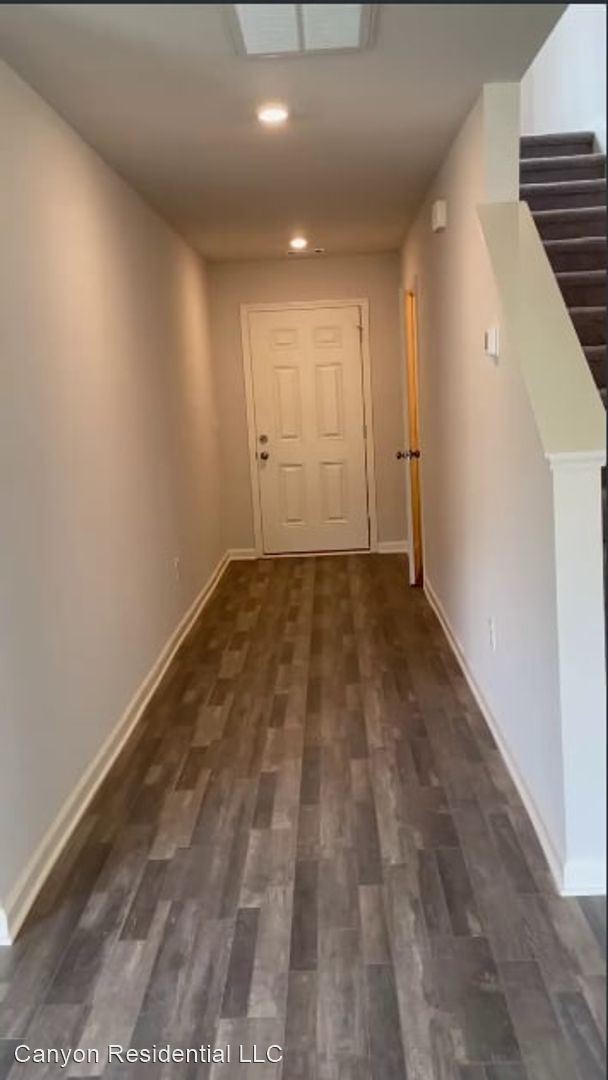 Building Photo - 3 br, 2.5 bath House - 818 Segway Ln
