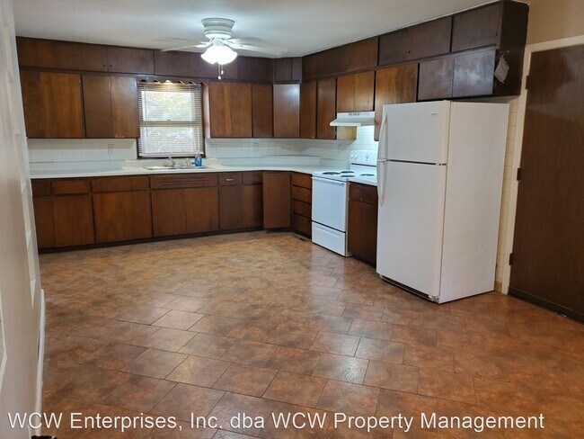 Foto del edificio - 3 br, 1 bath House - 2417 SW High Ave.