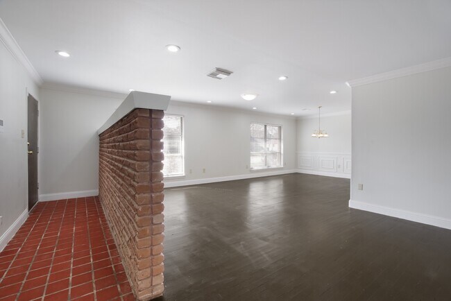 Building Photo - 2902 Wuthering Heights Dr