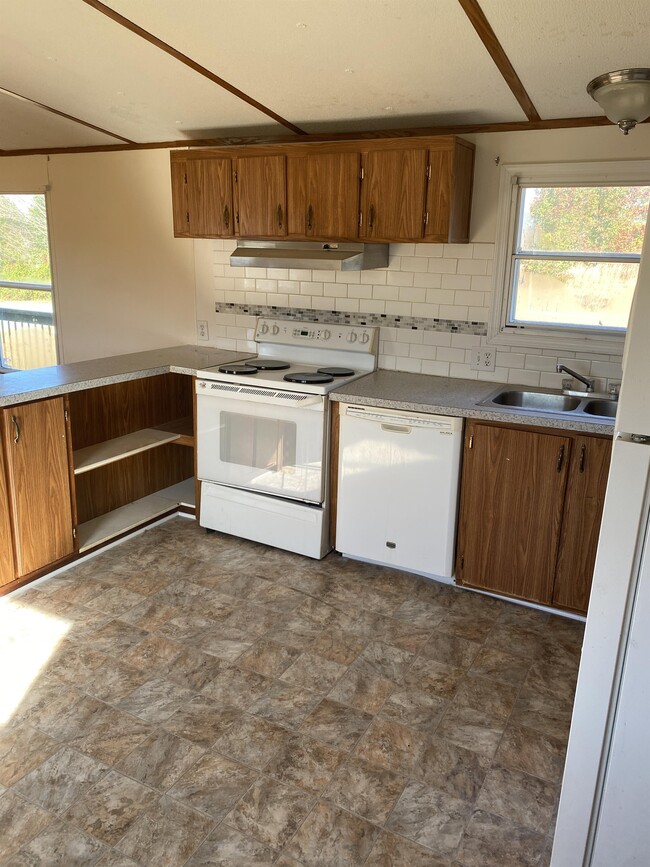 Building Photo - 1036 Millcreek Ct