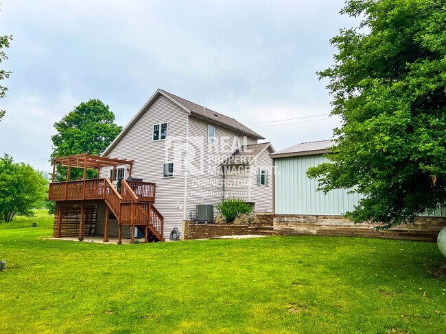 Foto del edificio - COMING SOON!  Spacious Country Home with H...