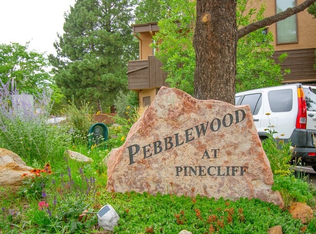 Building Photo - 866 Pebblewood Dr