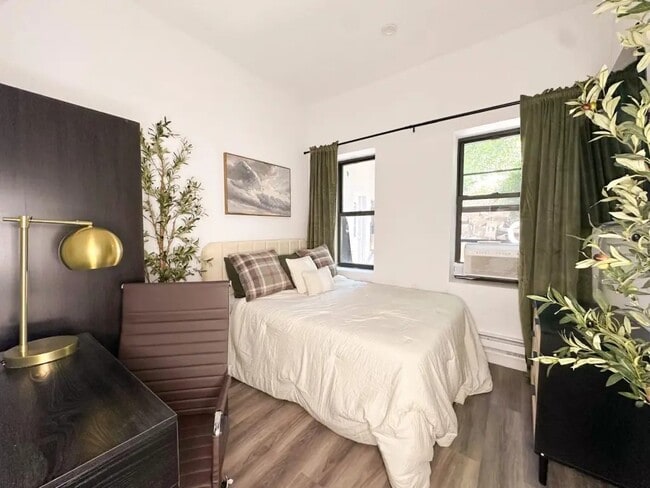 Building Photo - Furnished room/NOT APARTMENT