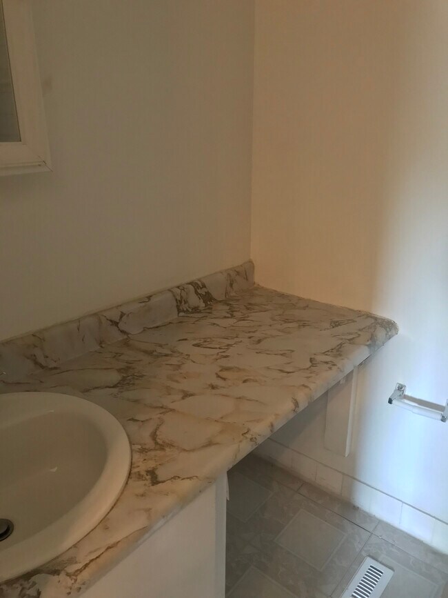 1801 Laurel Rd, Lindenwold, NJ 08021 Townhome Rentals in Lindenwold