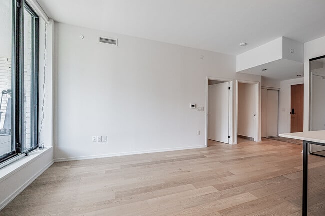 Building Photo - 41 Dovercourt Rd