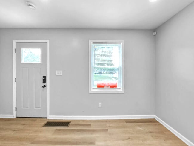 Building Photo - Charming 2 beds 1 baths in Columbus!