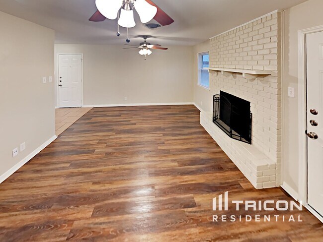 Foto del edificio - 1702 Tyler Ave