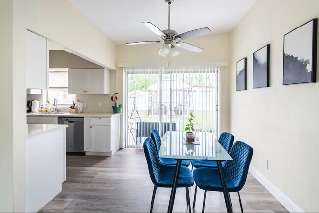 Foto del edificio - 6221 Perrine Dr