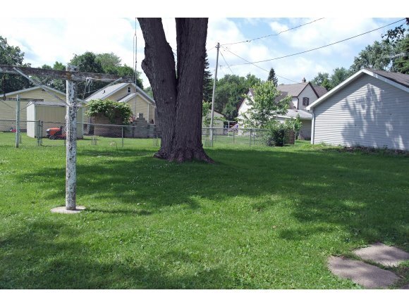 Building Photo - Charming 2 Bedroom With Garage
