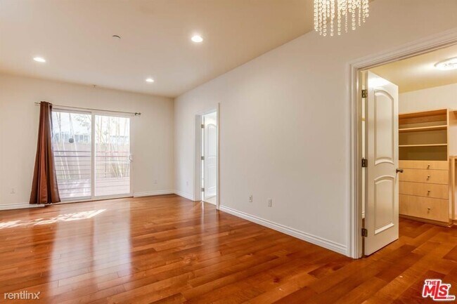 Building Photo - 1138 S Serrano Ave