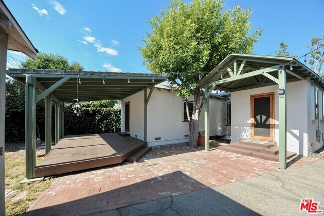 Foto del edificio - 5644 Mammoth Ave