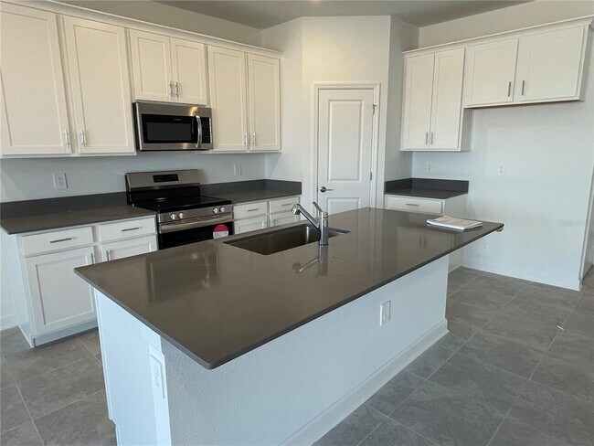 Building Photo - 5267 Dagenham Dr