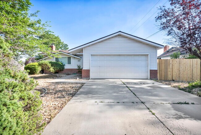 Building Photo - 405 Gregory Way