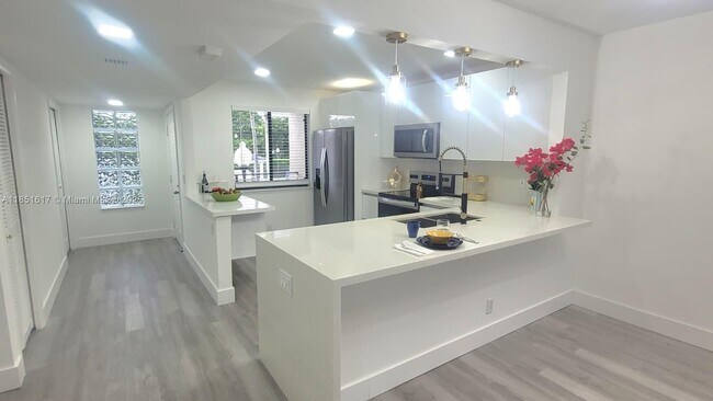 Foto del edificio - 428 Lakeview Dr
