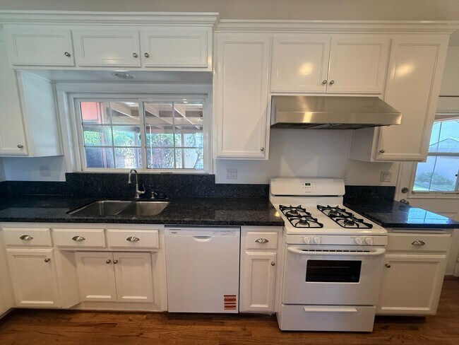 Foto del edificio - Adorable 2-bedroom home available for rent in Lakewood Mutuals!