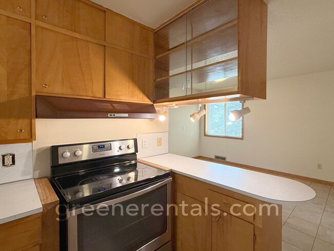 Building Photo - 3 BR 1.5 BA Rambler in West Olympia