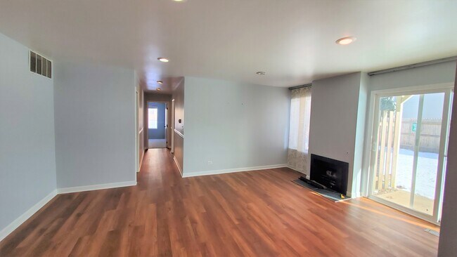 Building Photo - 330 Springlake Ln