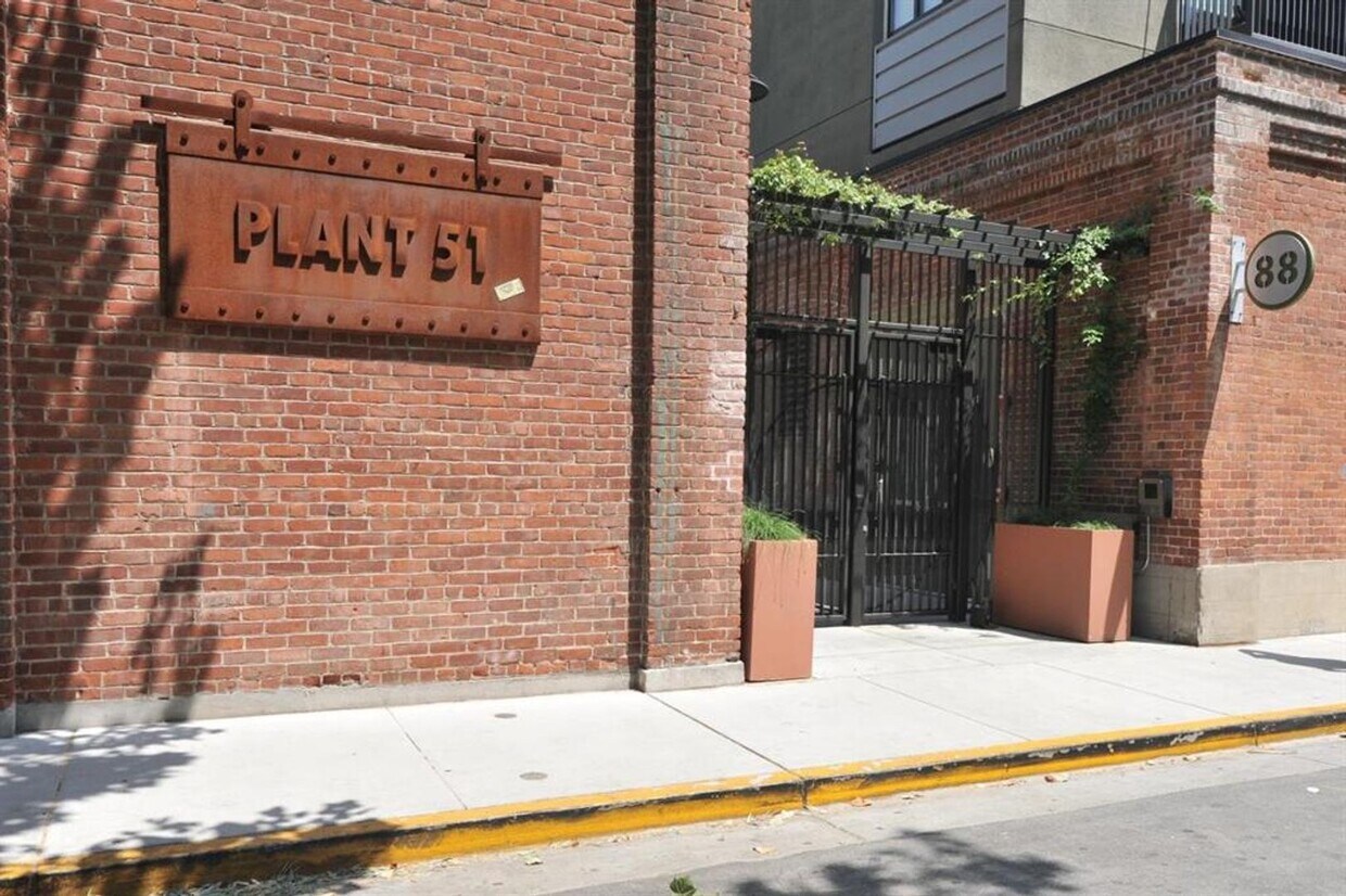 Foto principal - Plant 51 !! Open House 3/1 5:30