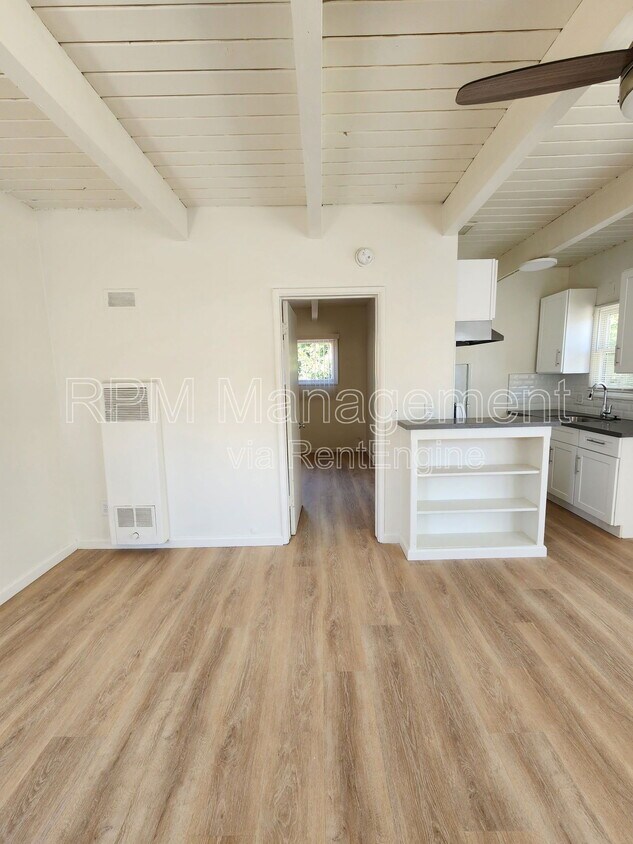 Foto principal - 1909 Beachwood Dr