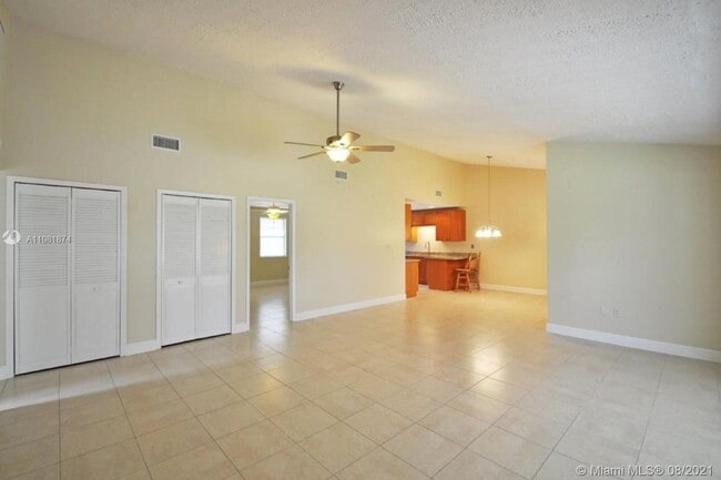 Building Photo - 8092 SE Highpoint Way