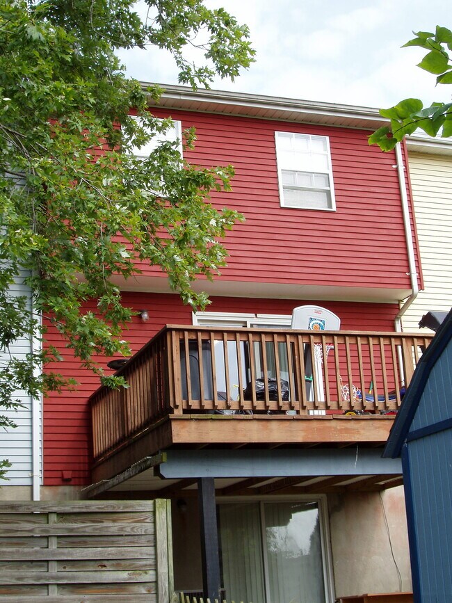Foto del edificio - 605 Burlington Ct