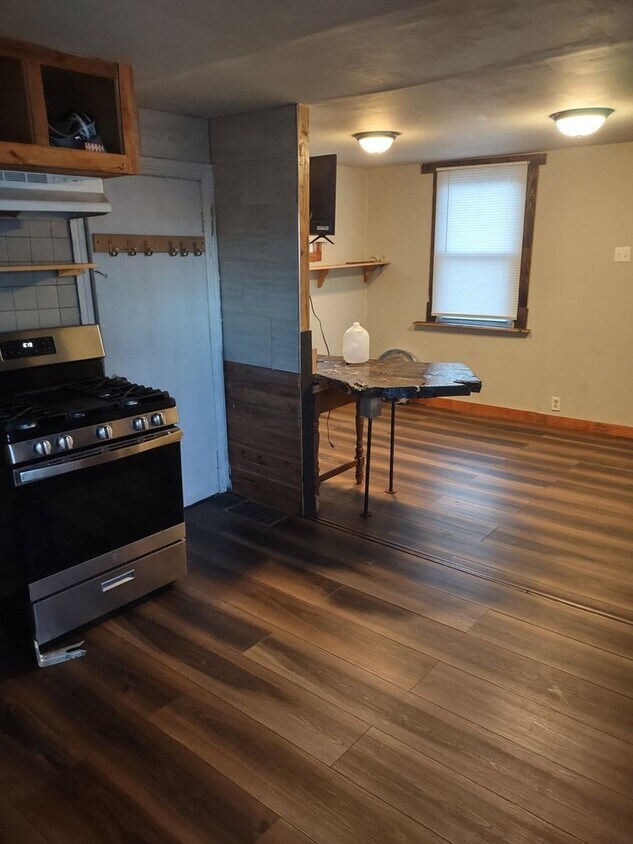 Foto principal - 2417 Maple Ave